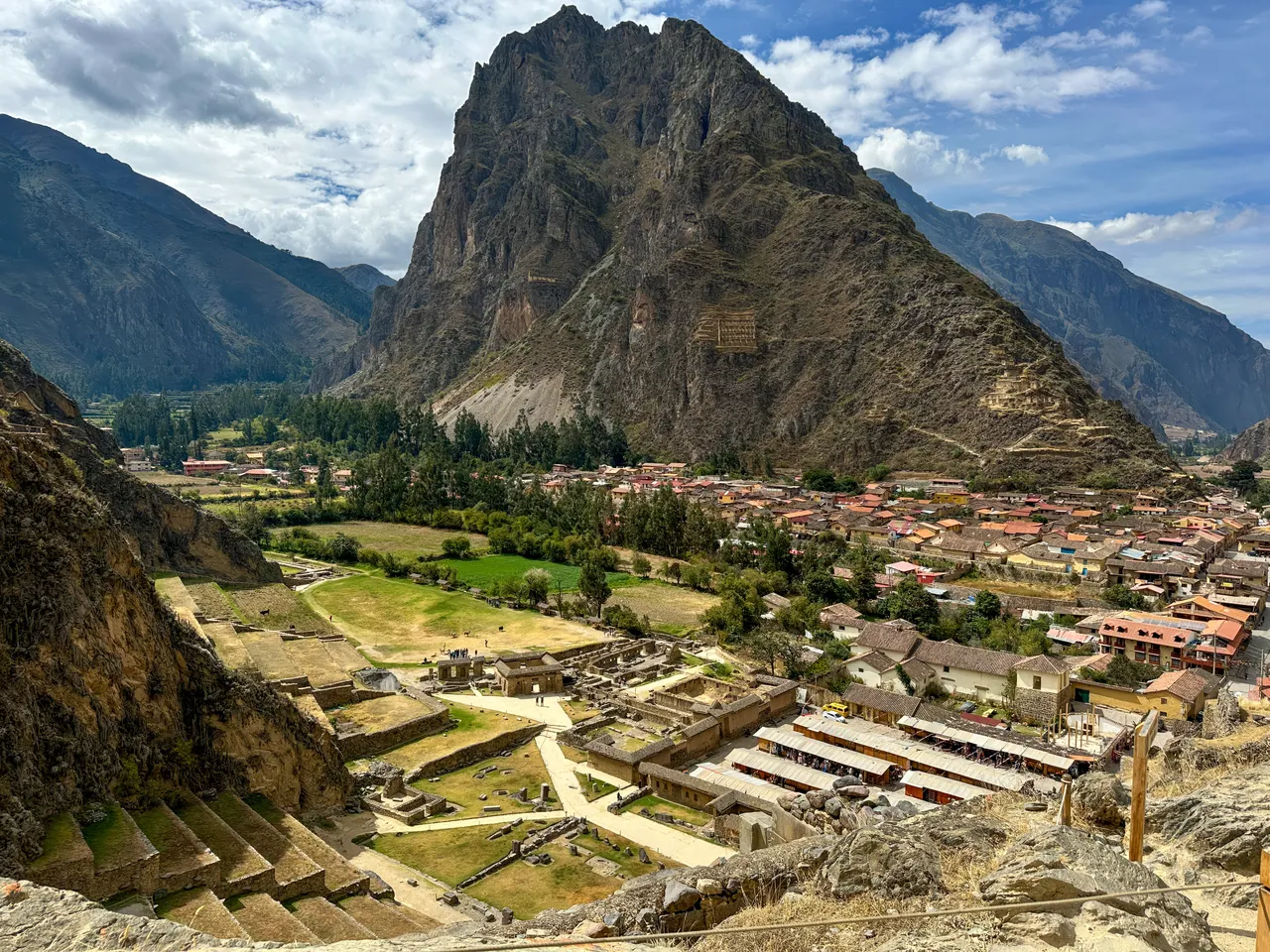 Teras batu Inca di Ollantaytambo, Sacred Valley