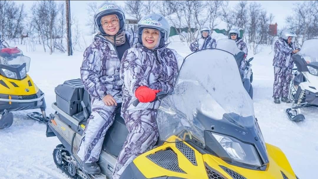 Snowmobile Safari