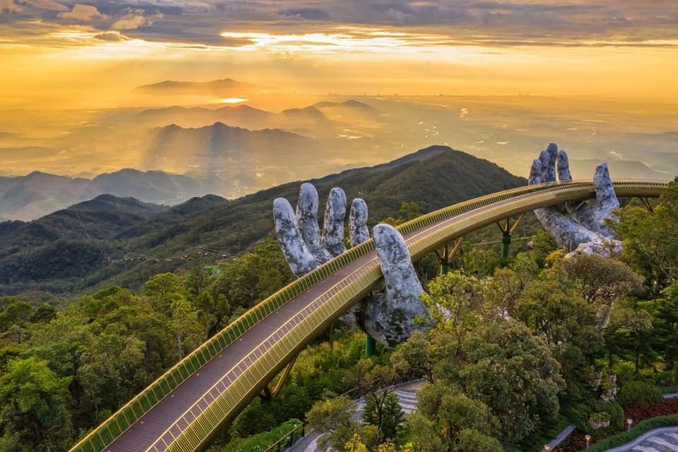 Gambaran perjalanan Hari 3: Danang - kereta gantung ke Bana Hills - Fantasy Park / Tur Privat
