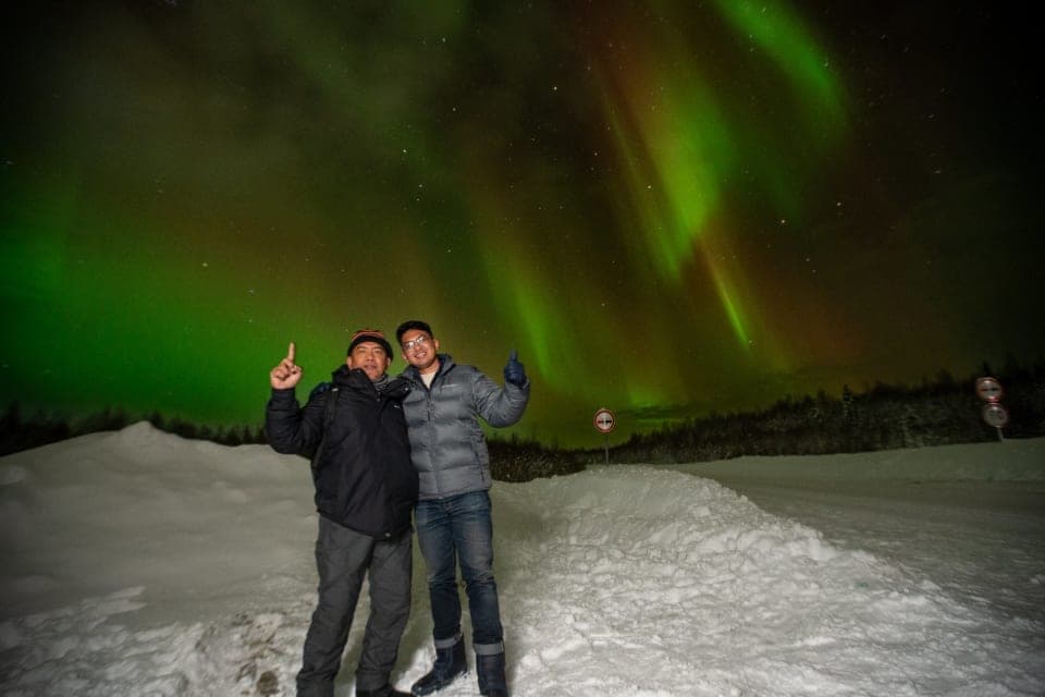 Gambaran perjalanan Hari 7: Sami Village (opsional) Husky Farm Deer Farm Reindeer Husky riding (opsional) Banana Boat Aurora (opsional) • Culinary Tour kepiting alaska (opsional)